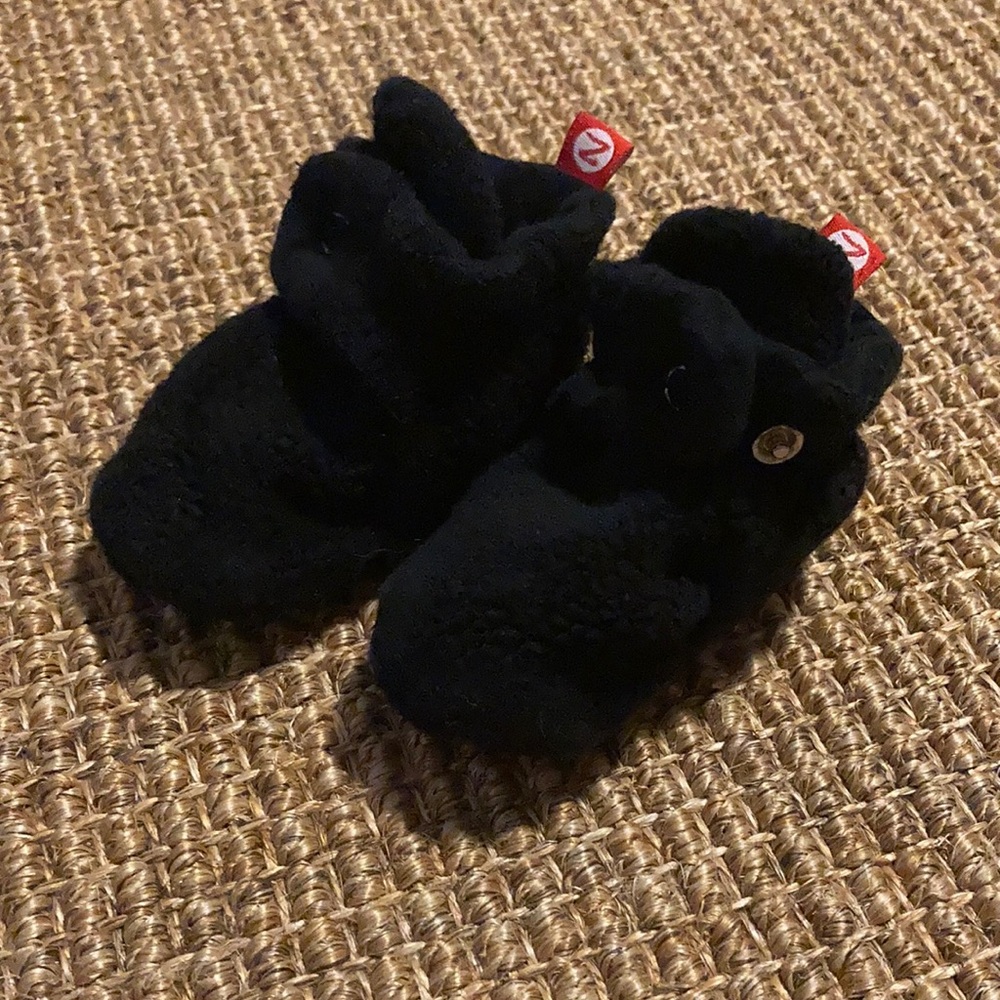 Zutano black Cozie Fleece Baby Booties